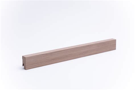 Plinthe en bois véritable carré 40 mm chêne naturel Carré Plinthes