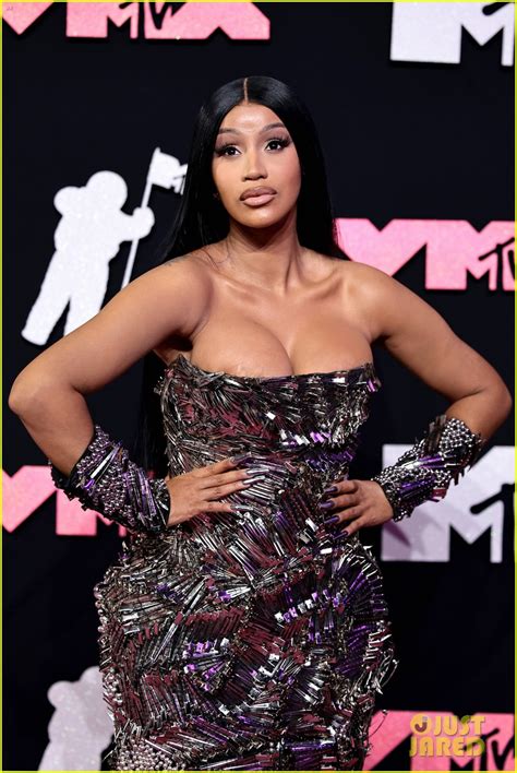 Cardi B Wears Hair Clip Dress At Mtv Vmas Husband Offset Wears