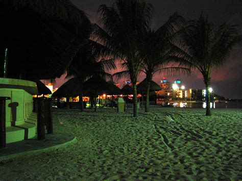 World Most Popular Places: Cancun Beach Mexico Night Life