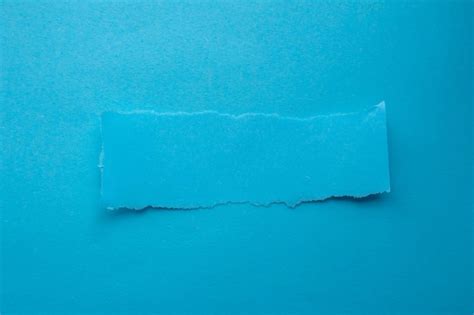 Um pedaço de papel azul um pedaço de papel que diz azul Foto