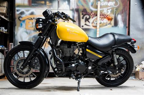 You Will Fall In Love With This Royal Enfield Thunderbird