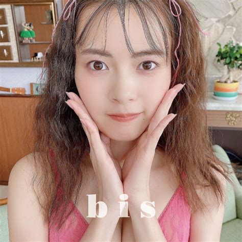 B I S On Instagram “ 9月号発売まであと𝟐日💘 Bis初登場の新條由芽ちゃん💗 ランジェリー企画に登場するよ🍑💫