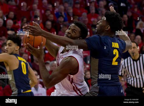 Madison Wi Usa 9th Dec 2017 Wisconsin Badgers Guard Khalil Iverson