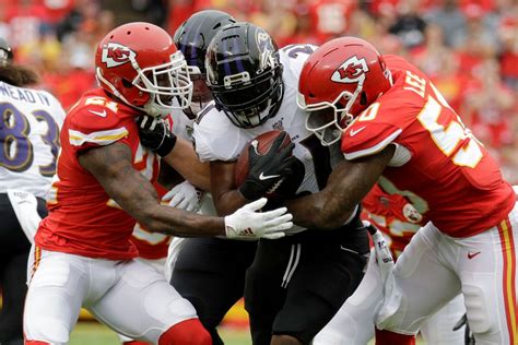 Mahomes Throws 3 Td Passes As Chiefs Hold Off Ravens 33 28