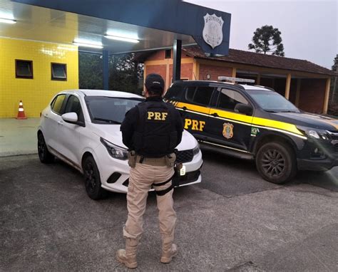 Homem Flagrado Conduzindo Carro Roubado E Placas Clonadas Na