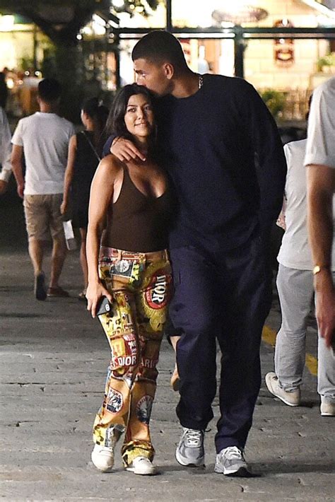 Kourtney Kardashian Agacé par ses photos sexy son chéri en remet une