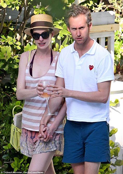 Retro Bikini Anne Hathaway Looks Beauty In A Bikini As She Enjoys Her Honeymoon In Miami