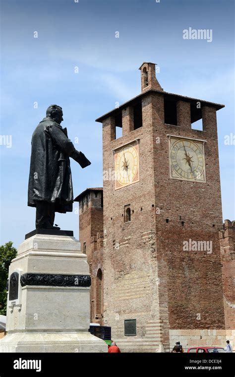 Statue To Cavour Hi Res Stock Photography And Images Alamy