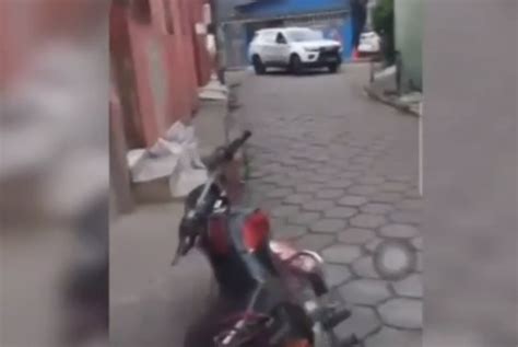 Vídeo menina é baleada durante tiroteio entre PMs e suspeitos em SP