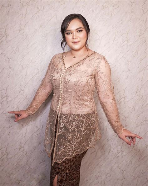 32 Model Kebaya Untuk Orang Gemuk Dijamin Stylish BukaReview