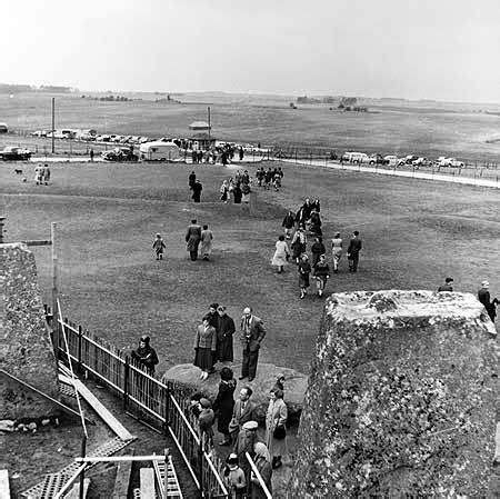 Do Photos Show Stonehenge Being Built Years Ago Stationgossip