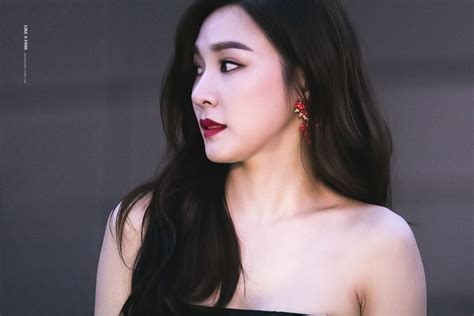 Girl's Generation Tiffany Looks Gorgeous In Her Low Cut Dress - Koreaboo