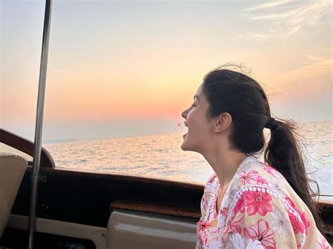 Shanaya Kapoor Chose To Be Happy Enjoying Her Boat Ride Iwmbuzz