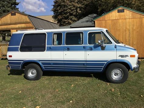 Nice Clean 1989 Chevrolet G20 Chinook Brougham Conversion Van Blue