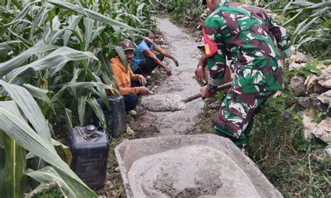 Sinergitas Petani Dan Babinsa Di Lembangloe Gotong Royong Perbaiki