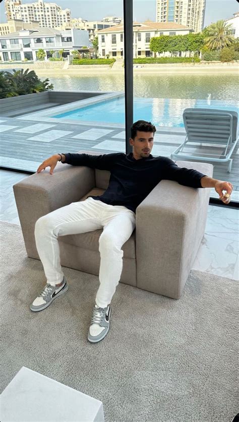 Iman Gadzhi Chilling Abbigliamento Uomo Stile Moda Uomo