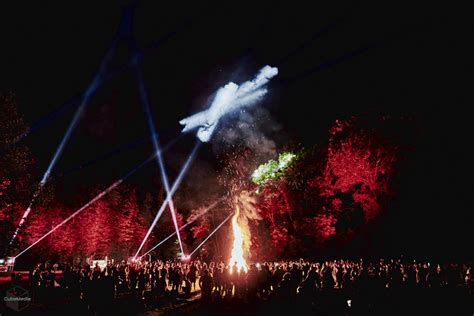 Widowiska Plenerowe Na Trzech Scenach I Jeszcze Wi Cej Iluminacji