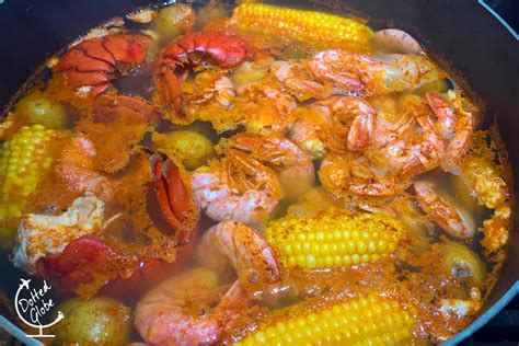 Louisiana’s great gastronomic tradition - Crawfish Boils - Dotted Globe