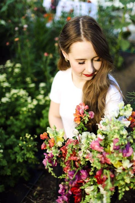 How To Create A Stunning Bouquet With Annuals From Your Backyard