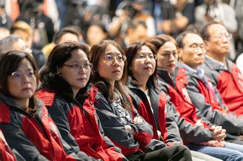 2022縣市長選舉／勇敢站出來別怕！「客家農村么女」賴香伶領著關廠工人爭權利：弱勢的人還是有可能改變制度 今周刊