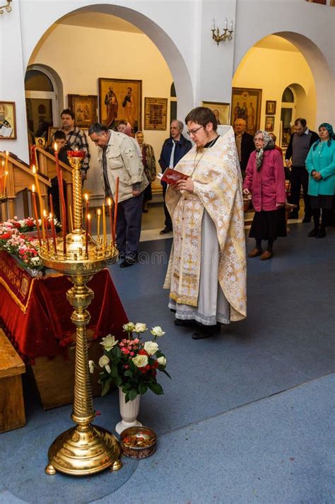 Servicio De Pascua En La Iglesia Ortodoxa En La Regi N De Kaluga De