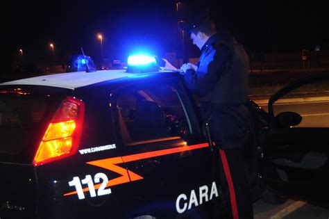 Litiga Col Padre Poi Spacca Una Vetrina E Picchia Carabiniere