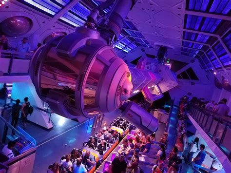 Absolutely love the queue for Space Mountain : Disneyland