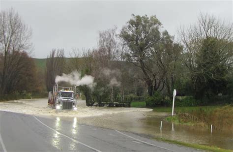 Sunlive Hawke S Bay Strong Wind And Heavy Rain Continues The Bay S News First