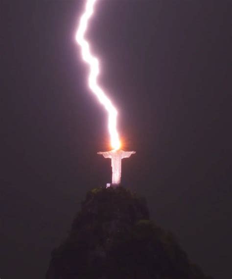 Pop Base On Twitter Lightning Strikes Christ The Redeemer Statue In