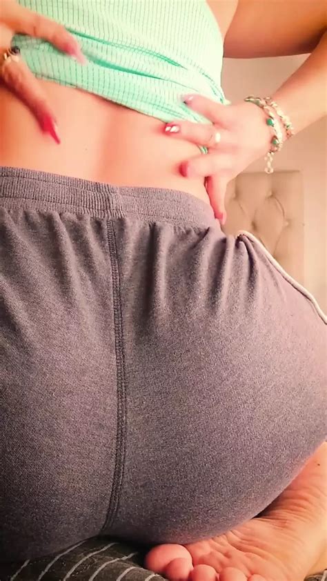 Squirt On My Feet And My Bed Got Wet Argentinian Amateur Porn XHamster