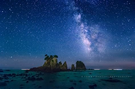 天の川と星空の蓑掛岩｜伊豆の海景・風景写真 Ttp