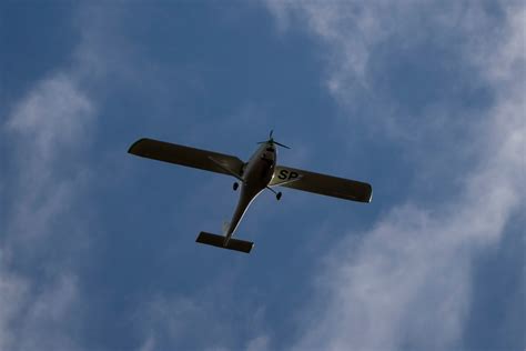 Avioneta Patio Casa Michigan Se Estrella La Aeronave En EEUU