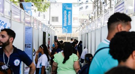 Pernambuco abre a 29ª edição da Feira Ciência Jovem e reúne estudantes