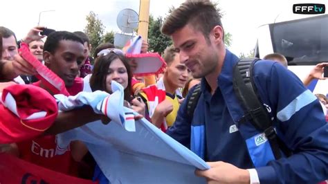 Olivier Giroud Et Les Supporters Darsenal à Gomel Youtube