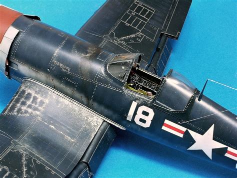 F4U 4 CORSAIR Trumpeter 1 32