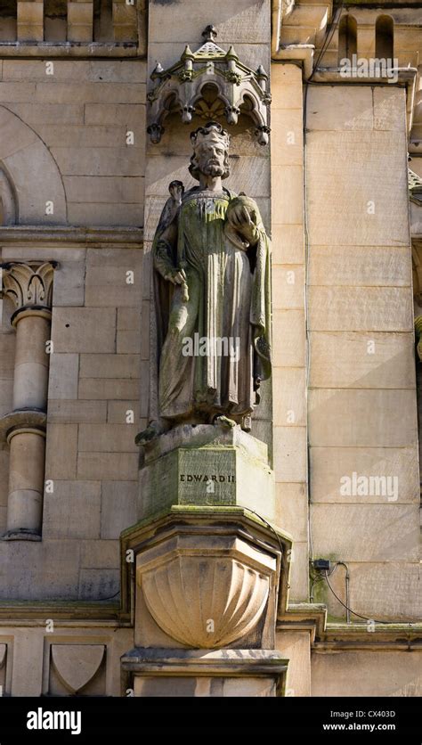 Statue of King Edward II on Bradford City Hall Stock Photo - Alamy