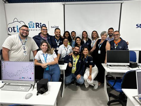 Equipe Da Otics Rio Se Re Ne Para Oficina De Foto E Escrita Otics Rio