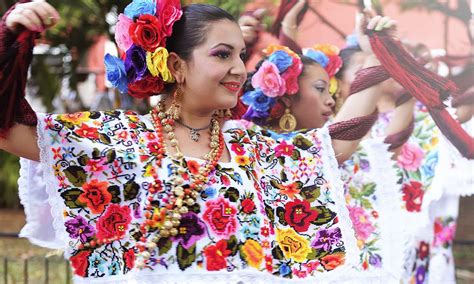 Huipil Yucateco
