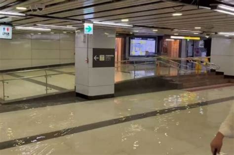 9縣市大雨特報！台北車站也淹水「畫面曝光」民眾看傻：好像游泳池 風傳媒