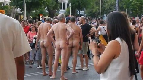 Suchergebnisse für naked women in public