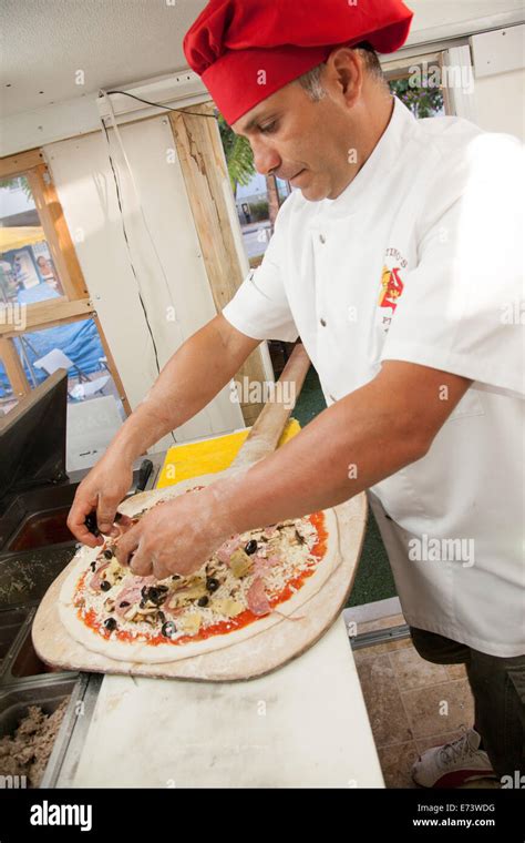 Italian Chef Hi Res Stock Photography And Images Alamy