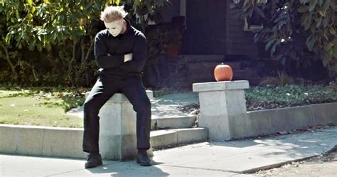 Halloween Is Canceled Short Has Michael Myers Stalking the Empty ...