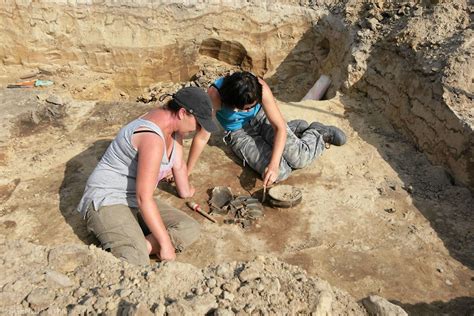 Niezwykłe Znalezisko Archeologiczne Odkryli Groby Sprzed Niemal 2 Tys