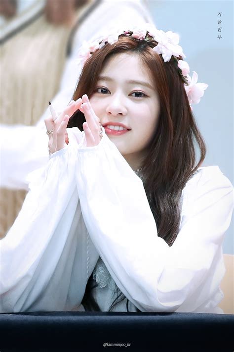 Kim Min Ju 김민주 Izone 아이즈원 Kpop Girl Groups Kpop Girls Korean Girl Asian Girl Iz One Minju