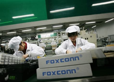 Gita Wirjawan Foxconn Akan Bangun Kota Pintar Di Indonesia