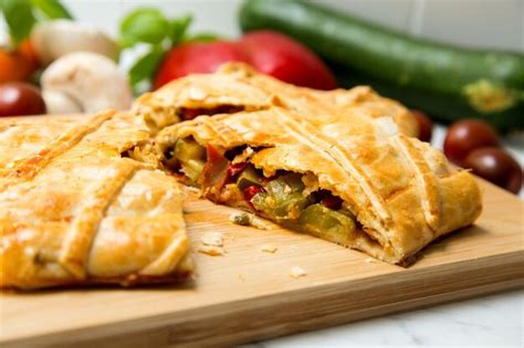 Empanada gallega rellena de verduras receta típica del norte de españa