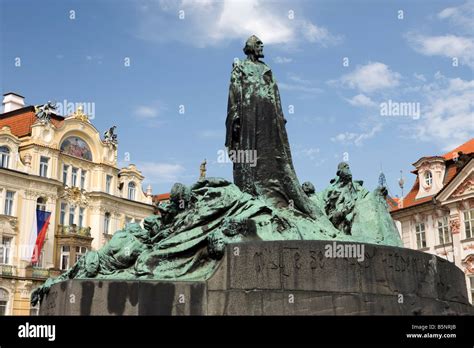 JAN HUS STATUE OLD TOWN SQUARE STARE MESTO PRAGUE CZECH REPUBLIC Stock ...