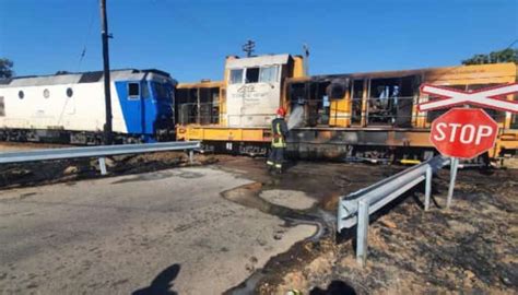 Incident Feroviar Locomotiva Unui Tren Cu 100 De Pasageri A Luat Foc