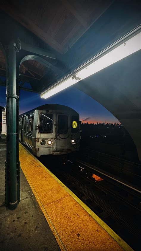 W Train Sunset : r/newyorkcity