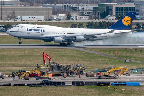Toronto Pearson International Airport Reopens Runway 06L/24R After